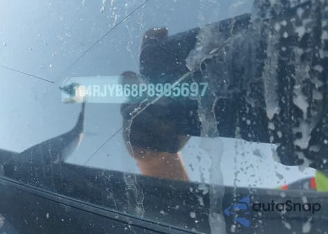 2023 Jeep Grand Cherokee 4Xe 30Th Anniversary z USA, uszkodzony, nr VIN 1C4RJYB68P8905697